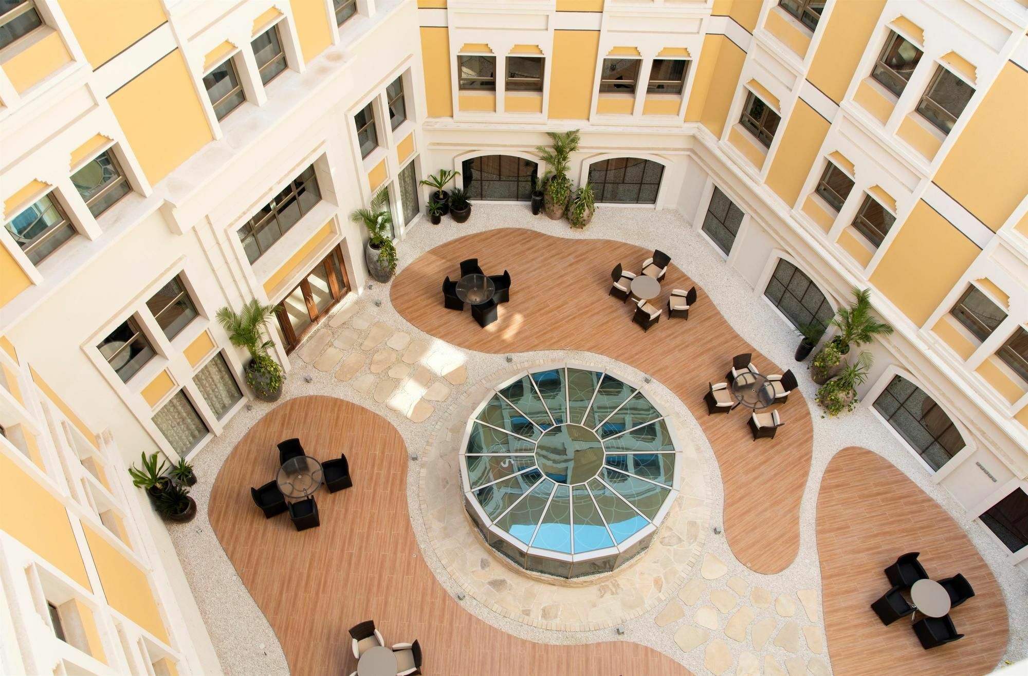 Coral Muscat Hotel And Apartments Exteriör bild