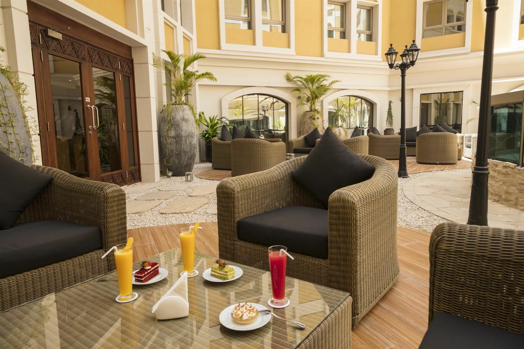 Coral Muscat Hotel And Apartments Exteriör bild