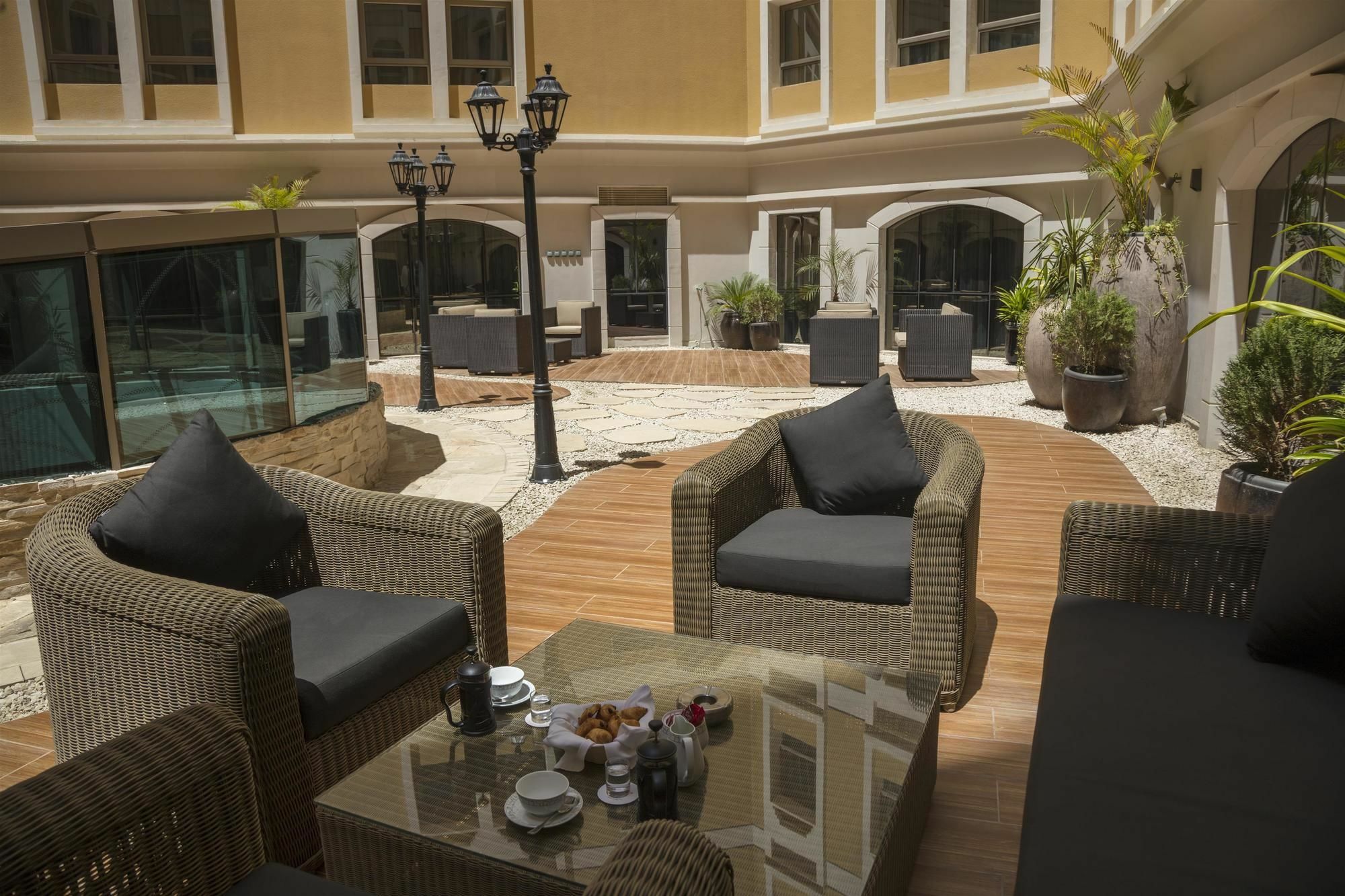 Coral Muscat Hotel And Apartments Exteriör bild
